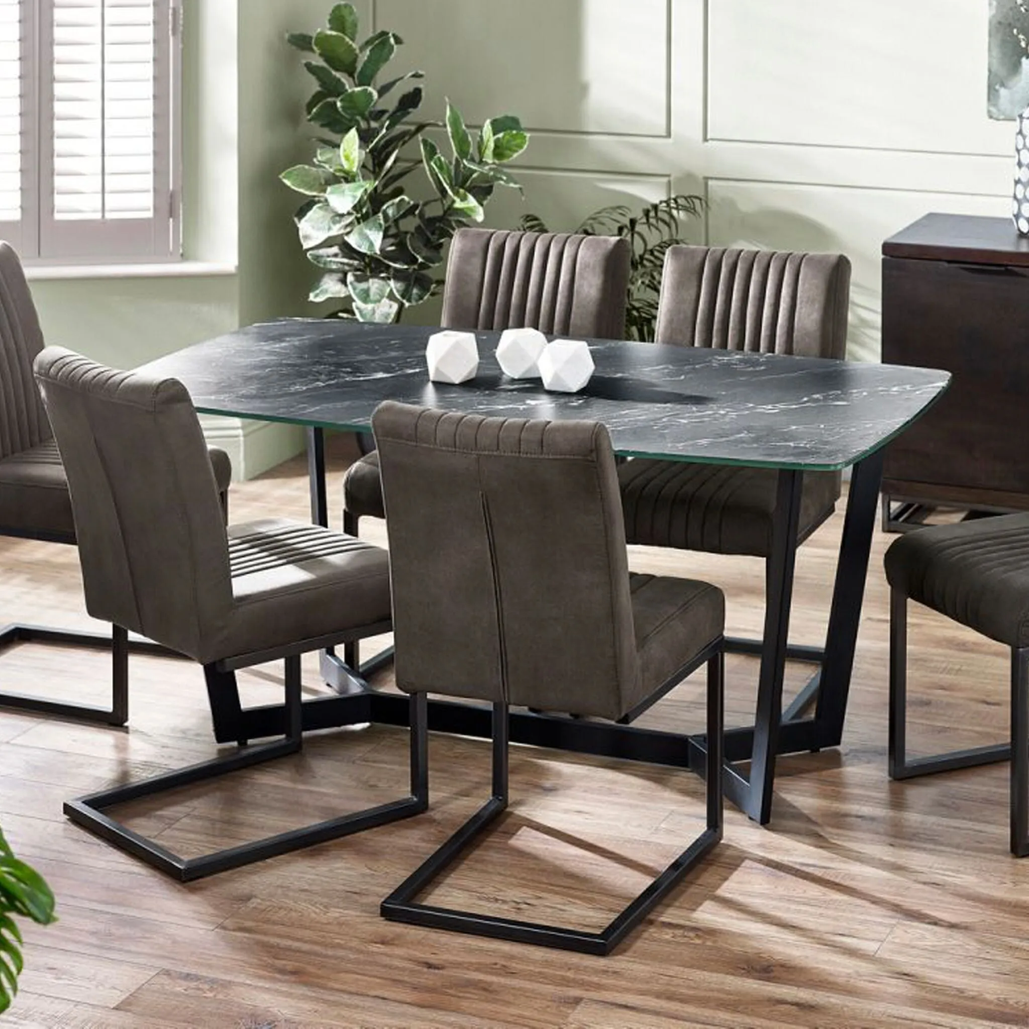 Oly Dining Table