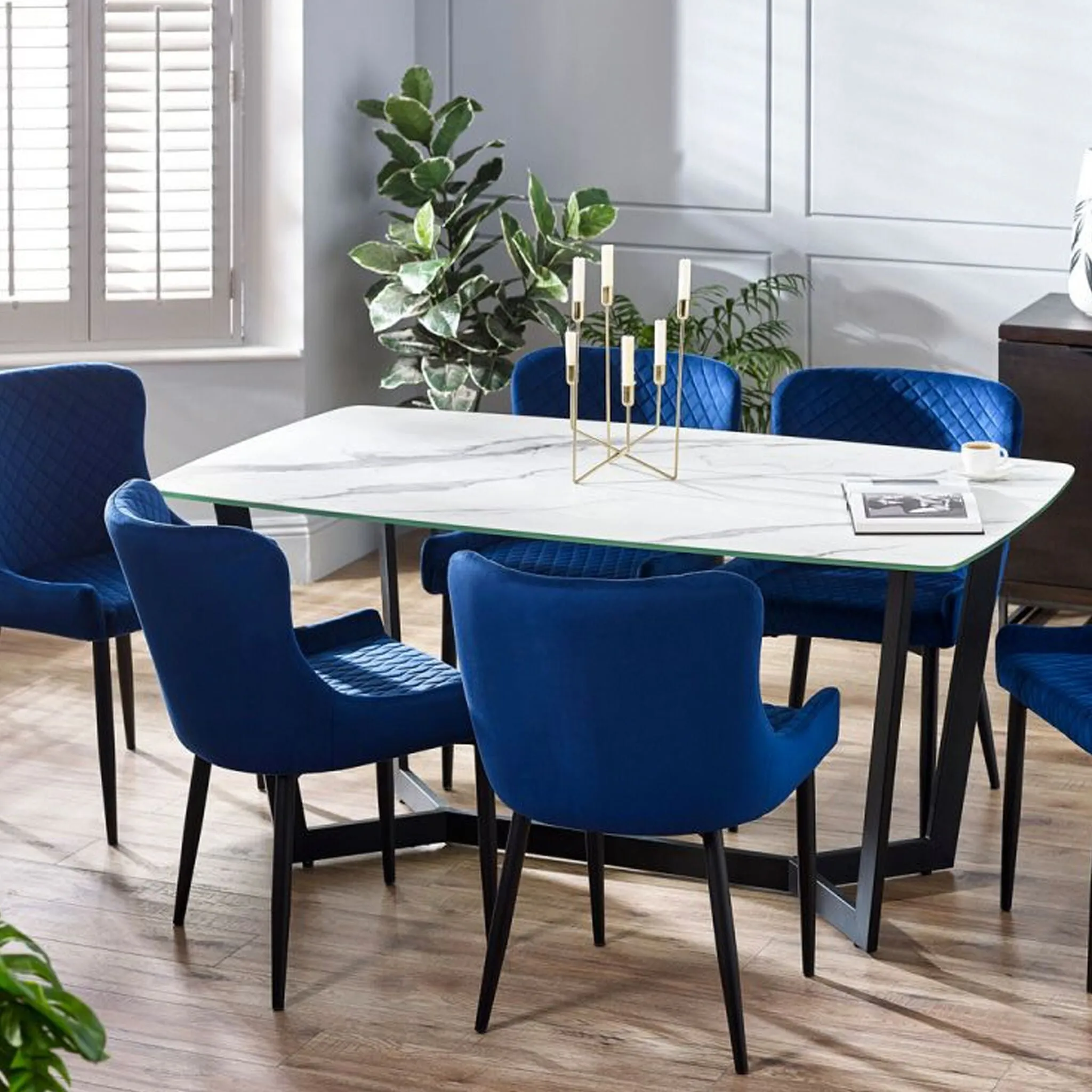 Oly Dining Table