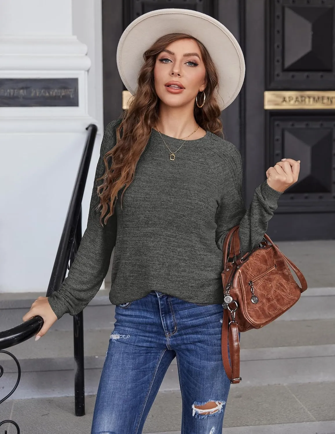 Sweatshirts for Women Trendy Crewneck Pleated Tunic Shirts Long Sleeve Fall Tops Fashion 2024