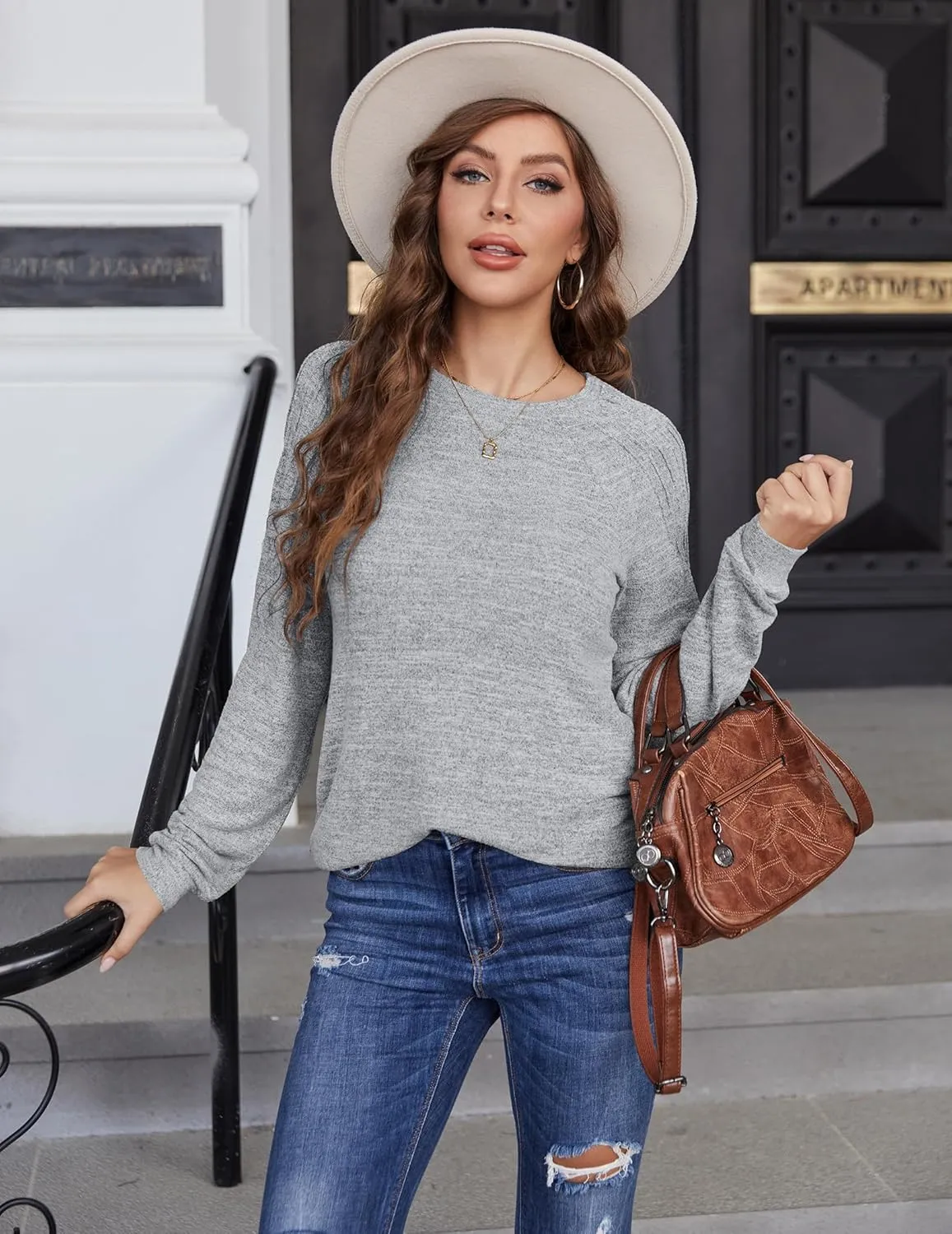Sweatshirts for Women Trendy Crewneck Pleated Tunic Shirts Long Sleeve Fall Tops Fashion 2024