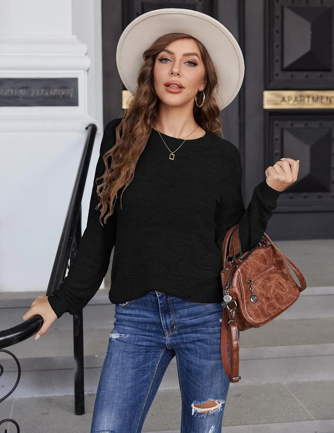 Sweatshirts for Women Trendy Crewneck Pleated Tunic Shirts Long Sleeve Fall Tops Fashion 2024