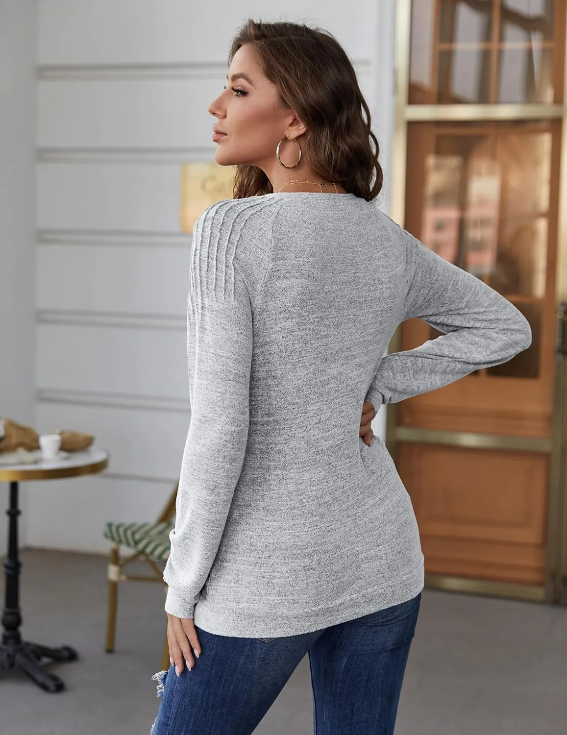 Sweatshirts for Women Trendy Crewneck Pleated Tunic Shirts Long Sleeve Fall Tops Fashion 2024