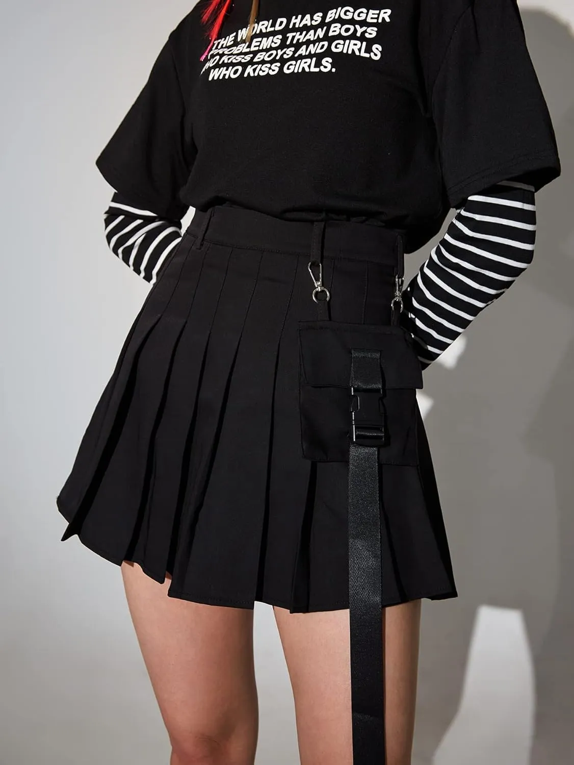 WDIRARA Women's Grunge Punk Buckle Belted High Waist Pleated Cargo Skirt Mini Skirt