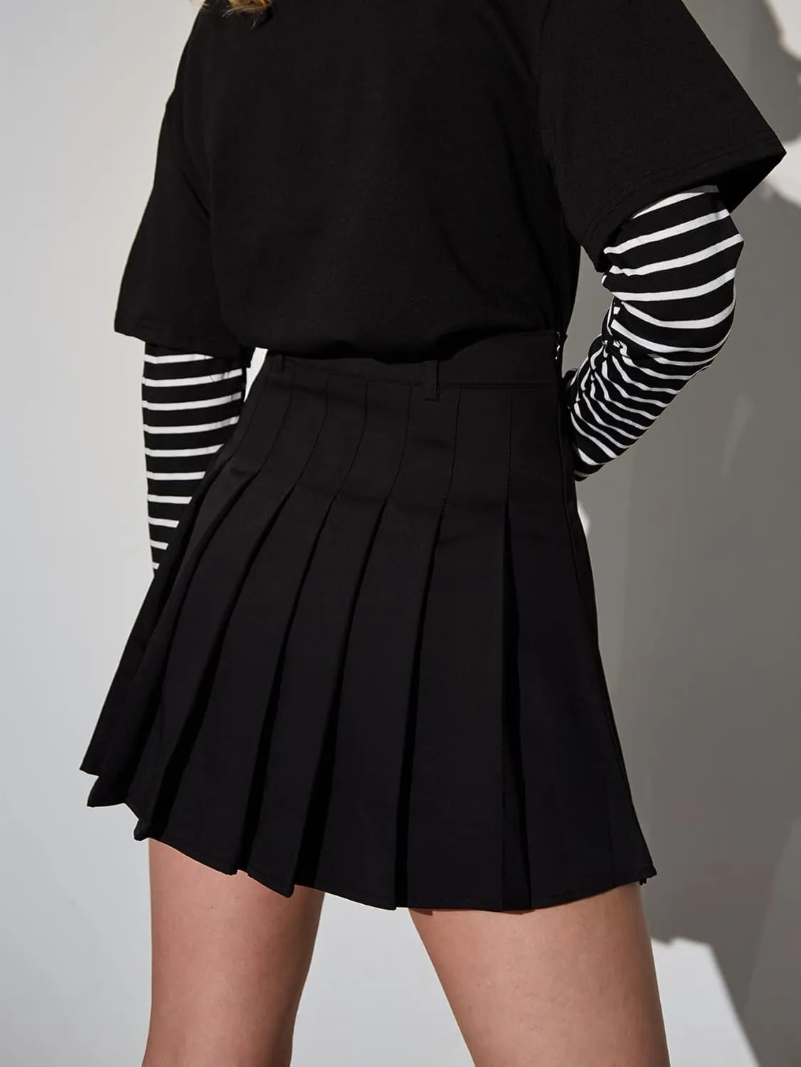 WDIRARA Women's Grunge Punk Buckle Belted High Waist Pleated Cargo Skirt Mini Skirt