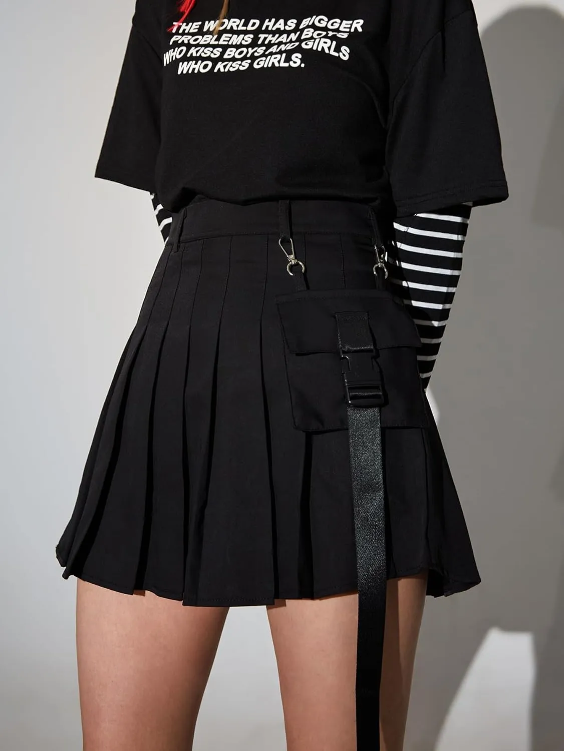 WDIRARA Women's Grunge Punk Buckle Belted High Waist Pleated Cargo Skirt Mini Skirt
